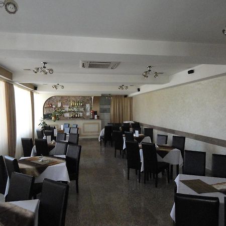 Pensiune Restaurant Avangarde Pitesti Exterior photo