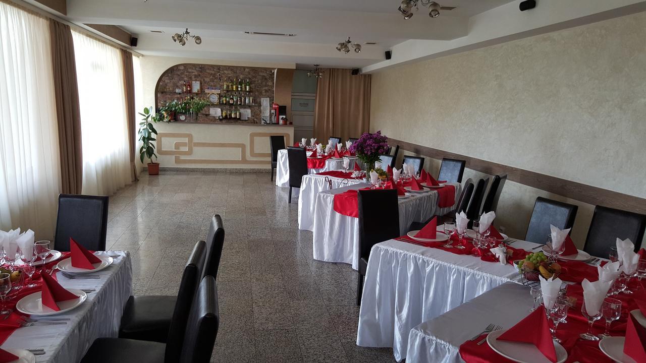 Pensiune Restaurant Avangarde Pitesti Exterior photo